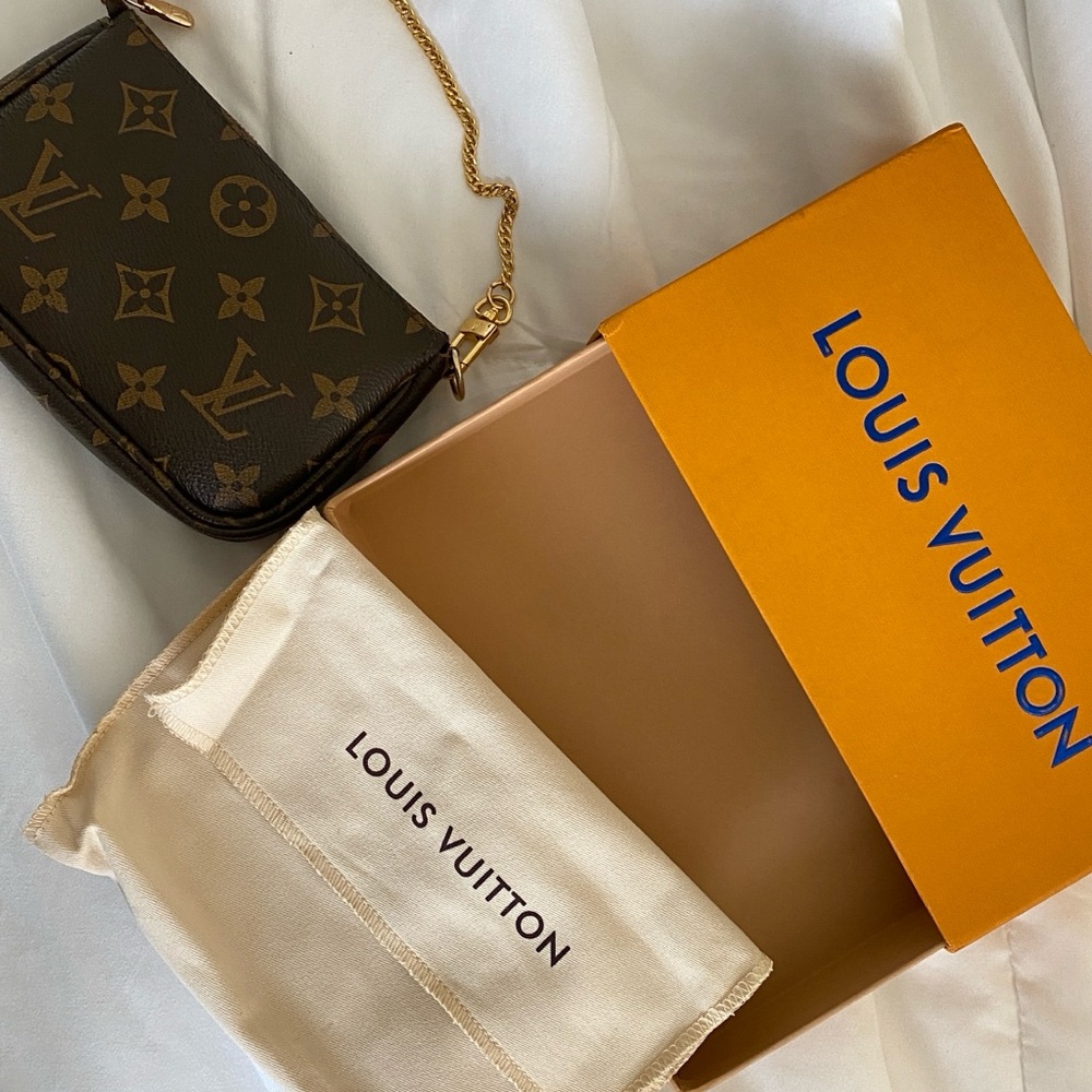Louis Vuitton mini monogram pochette